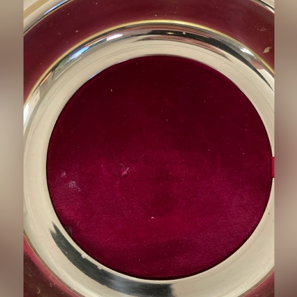 Pair (2) vintage Artistic Churchware gold-tone collection offering plates - Picture 4 of 5